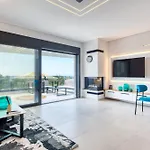 Inception Luxury Nea Skioni