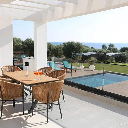 Inception Luxury Nea Skioni