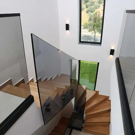 Inception Luxury *
