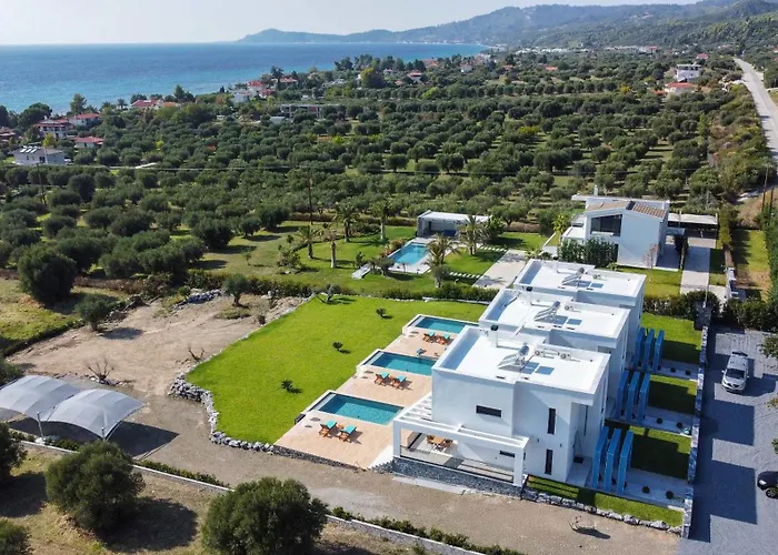 Inception Luxury Néa Szkióni