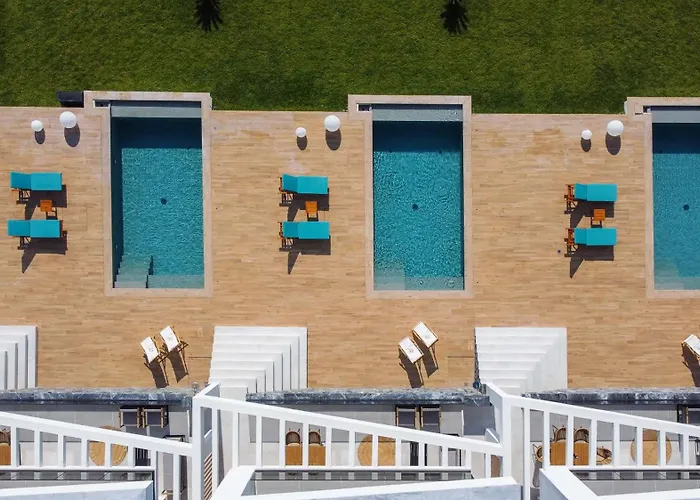 Inception Luxury Néa Szkióni