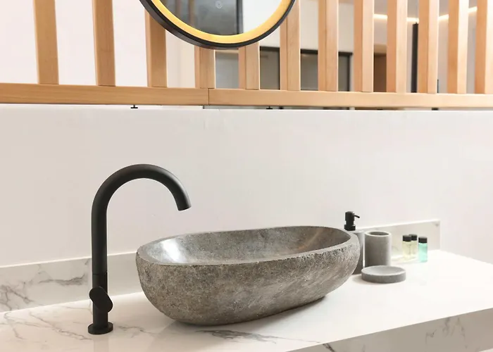 Inception Luxury Nea Skioni