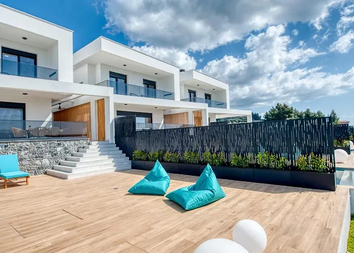 Inception Luxury * ניאה סקיוני