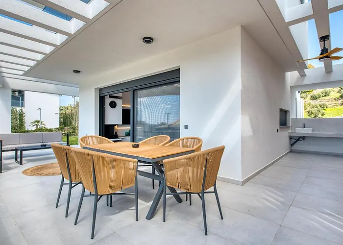 Inception Luxury וילה ניאה סקיוני