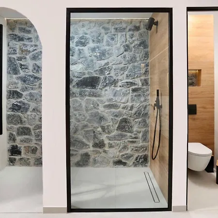 Inception Luxury Nea Skioni