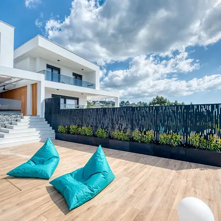 Inception Luxury نيا سكيوني