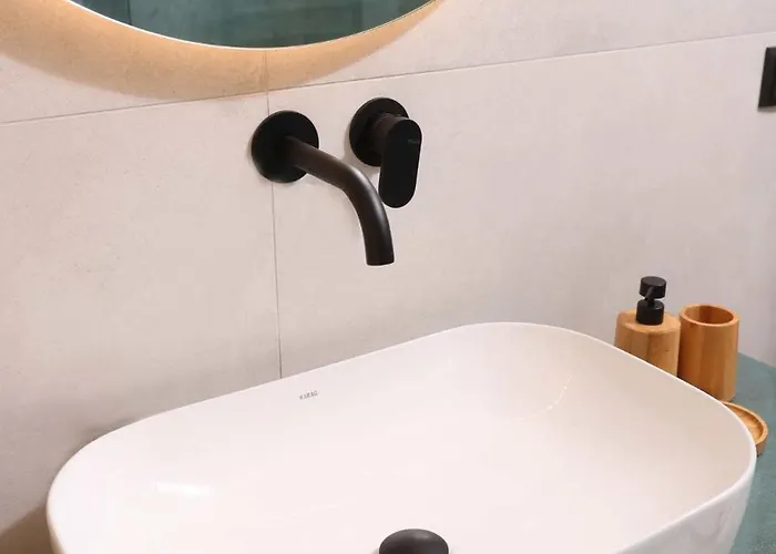 Inception Luxury Nea Skioni