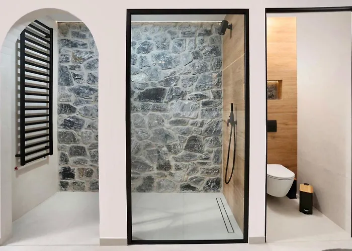 Inception Luxury Nea Skioni