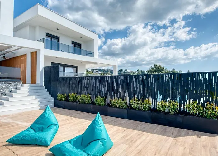 Inception Luxury Nea Skioni
